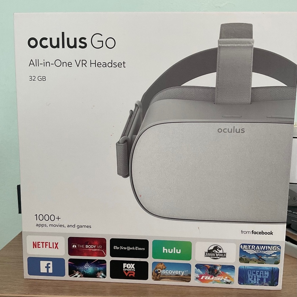 VR headset Oculus GO ALL IN ONE 32gb 1000+ apps, movies, and games with box